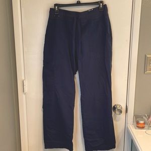 Women’s Koi scrub cargo pant. Size Petite Medium